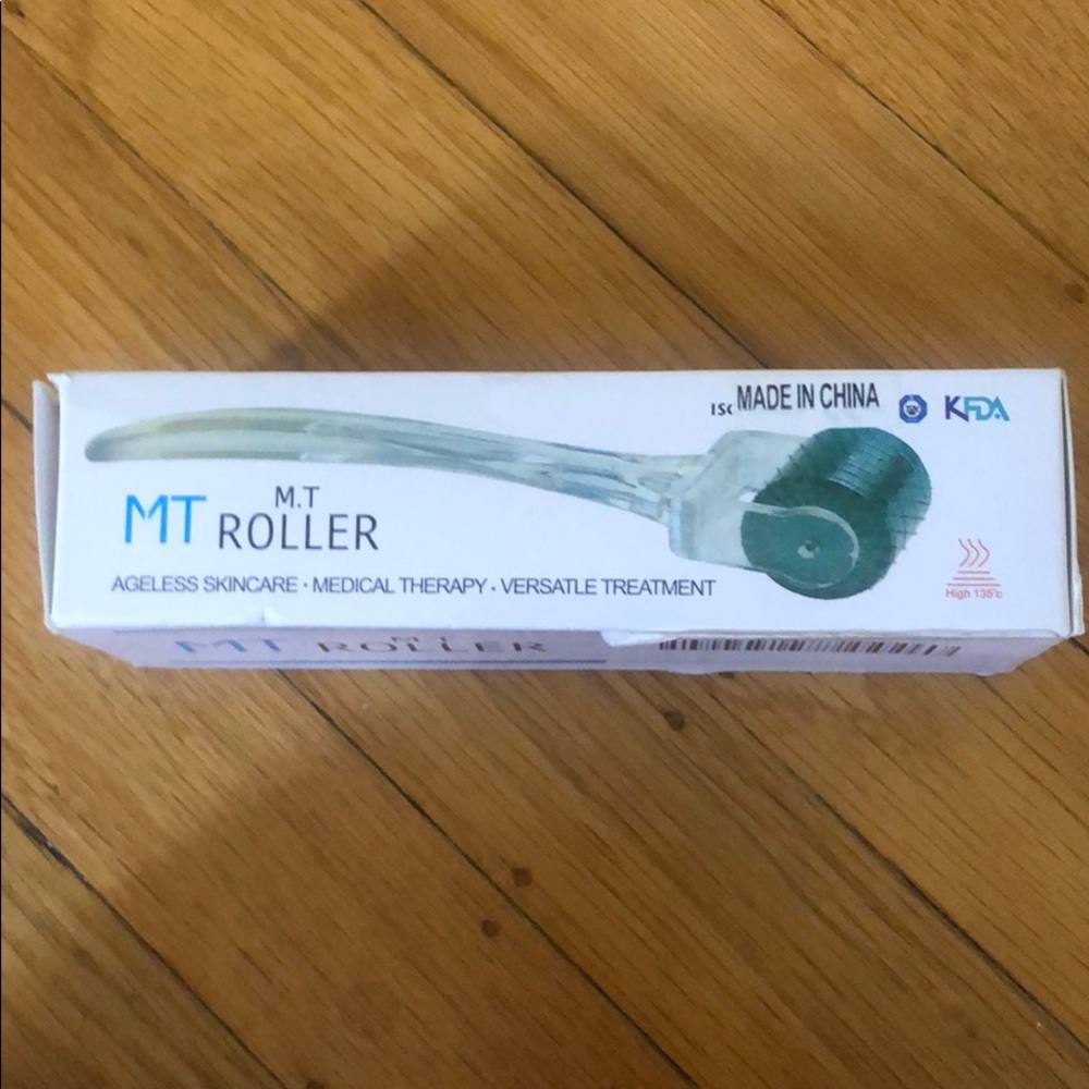 Micro-Needle Facial Roller (sealed and brand new)